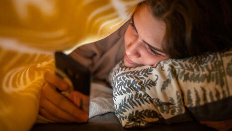Des lycéens français mis en garde face aux "pièges" de la désinformation numérique ...
