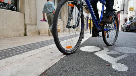 Grâce à un détective privé, il parvient à prouver sa filiation avec un richissime homme d’affaires et hérite de plusieurs millions d’euros ...